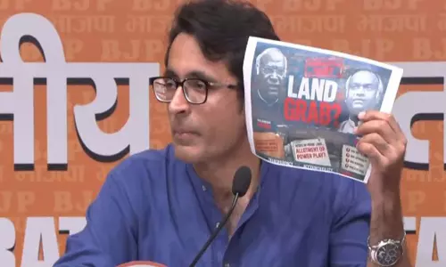 गरीब की ज़मीन हड़पी: BJP ने खड़गे परिवार के ट्रस्ट पर ज़मीन हड़पने का बड़ा आरोप लगाया गरीब की ज़मीन हड़पी: BJP ने खड़गे परिवार के ट्रस्ट पर ज़मीन हड़पने का बड़ा आरोप लगाया