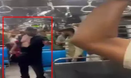 ट्रेन में मर्डर का LIVE VIDEO...