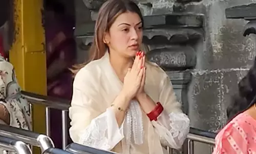 Hansika Motwani ने तिरुमाला मंदिर के दर्शन के साथ आध्यात्मिकता को अपनाया