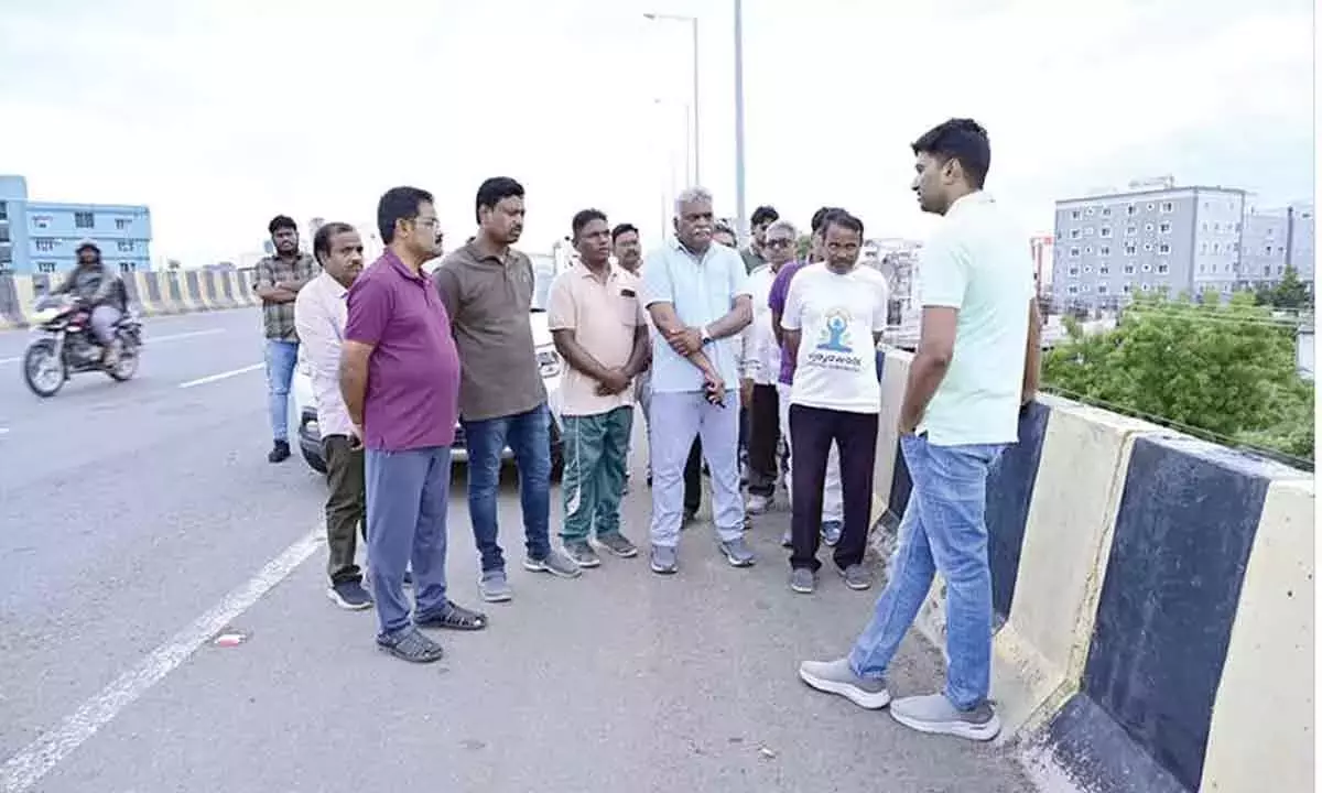 Andhra: मानसून से निपटने वाली टीमों को सतर्क रहने को कहा गया है Andhra: मानसून से निपटने वाली टीमों को सतर्क रहने को कहा गया है