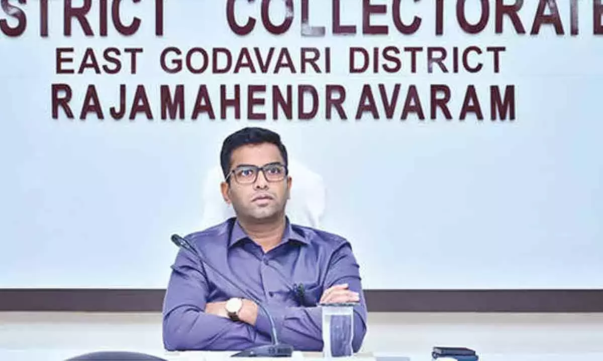 Andhra: ओवरलोडेड रेत परिवहन के खिलाफ सख्त कार्रवाई Andhra: ओवरलोडेड रेत परिवहन के खिलाफ सख्त कार्रवाई