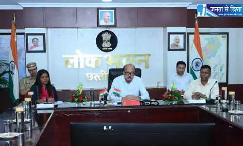 राज्यपाल डेका ने सक्ती जिले के अधिकारियों से की चर्चा