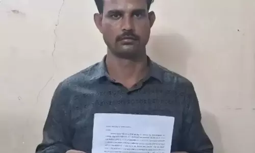 Odisha : किसान ने इच्छा-मृत्यु की मांग की, धान बिक्री में दिक्कत और कर्ज के दबाव का आरोप Odisha : किसान ने इच्छा-मृत्यु की मांग की, धान बिक्री में दिक्कत और कर्ज के दबाव का आरोप