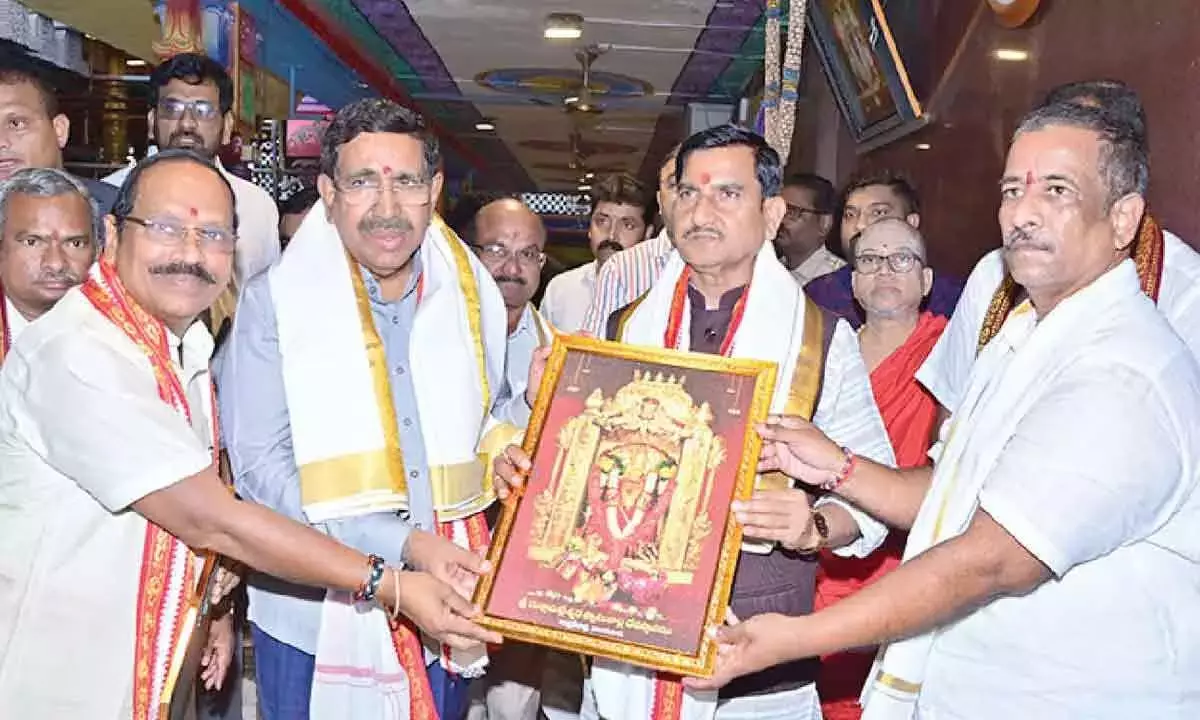 Andhra: केंद्रीय मंत्री तोखन साहू ने की मां दुर्गा की पूजा