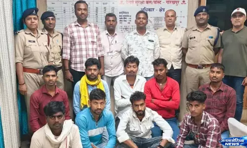 Gorakhpur-एलटीटी एक्सप्रेस में फर्जी आधार से यात्रा कर रहे 11 यात्री पकड़े गए, RPF ने की कार्रवाई