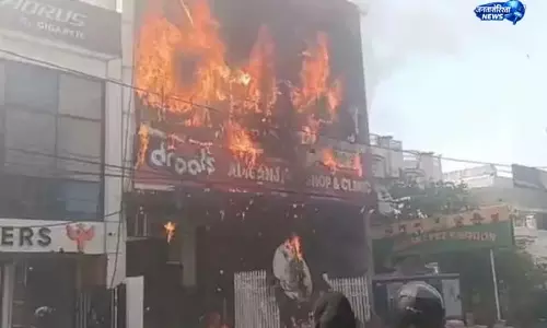 Lucknow incident: 18 अफसरों पर गिरी गाज Lucknow incident: 18 अफसरों पर गिरी गाज