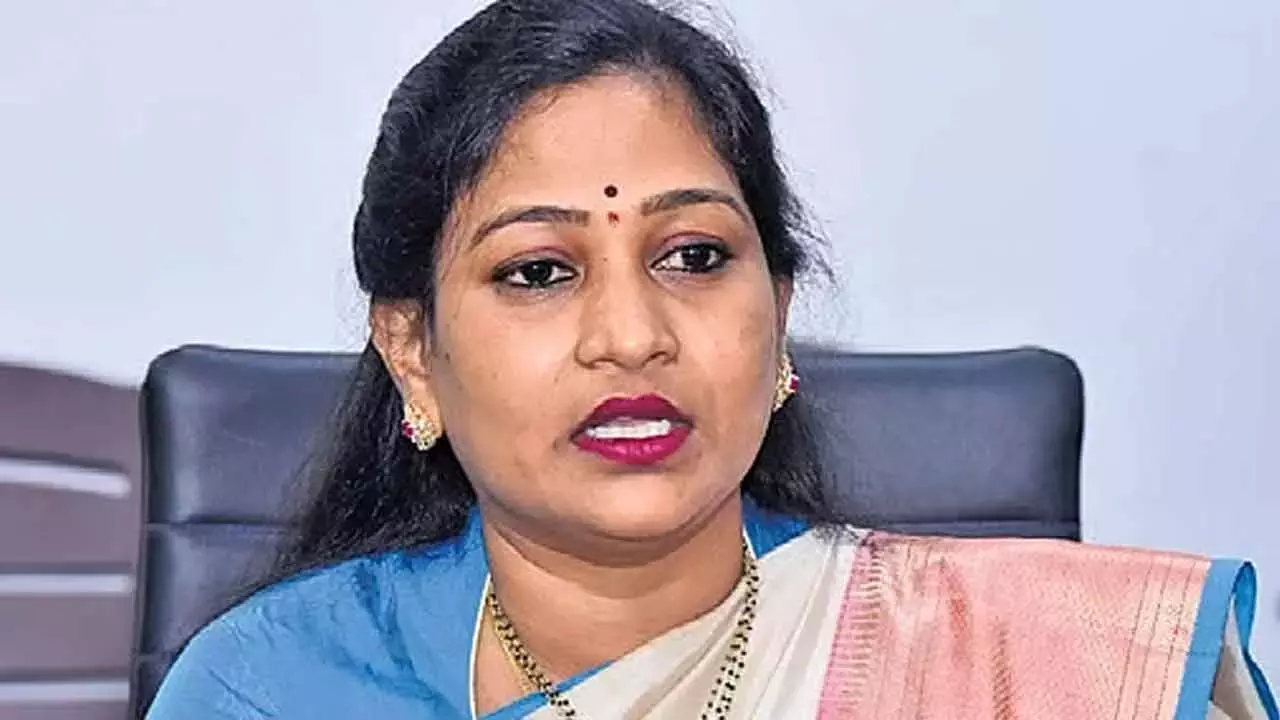 AP की गृह मंत्री अनीता ने नक्कापल्ली में BC कल्याण स्कूल के लिए CM चंद्रबाबू का धन्यवाद किया AP की गृह मंत्री अनीता ने नक्कापल्ली में BC कल्याण स्कूल के लिए CM चंद्रबाबू का धन्यवाद किया