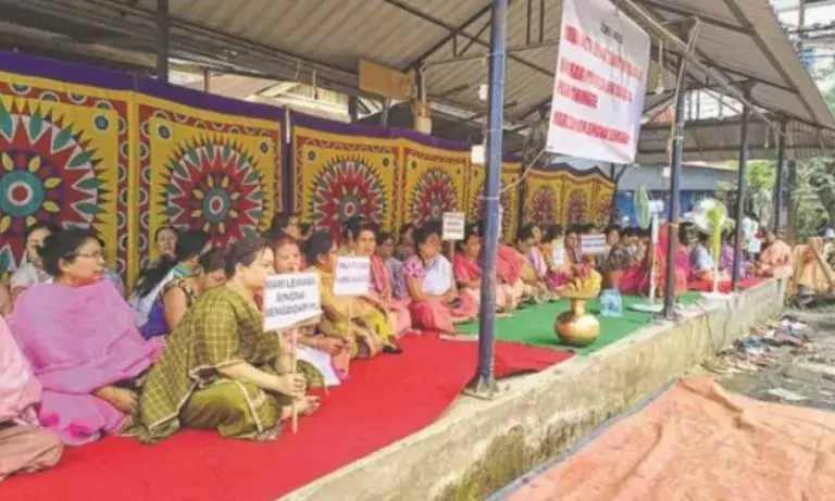 Manipur के इंफाल ईस्ट में कांट्रेक्टर के घर से हैंड ग्रेनेड बरामद Manipur के इंफाल ईस्ट में कांट्रेक्टर के घर से हैंड ग्रेनेड बरामद