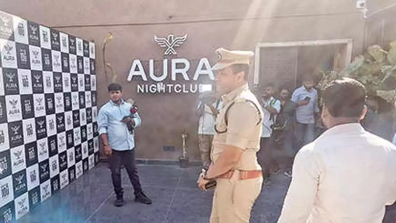 Andhra: फायर सर्विस विभाग ऊंची इमारतों में बने आउटलेट्स का निरीक्षण करता है Andhra: फायर सर्विस विभाग ऊंची इमारतों में बने आउटलेट्स का निरीक्षण करता है