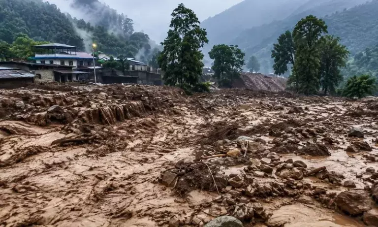 Arunachal: अचानक आई बाढ़ से पांच लोग लापता; असम ने जलस्तर बढ़ने पर अलर्ट जारी Arunachal: अचानक आई बाढ़ से पांच लोग लापता; असम ने जलस्तर बढ़ने पर अलर्ट जारी