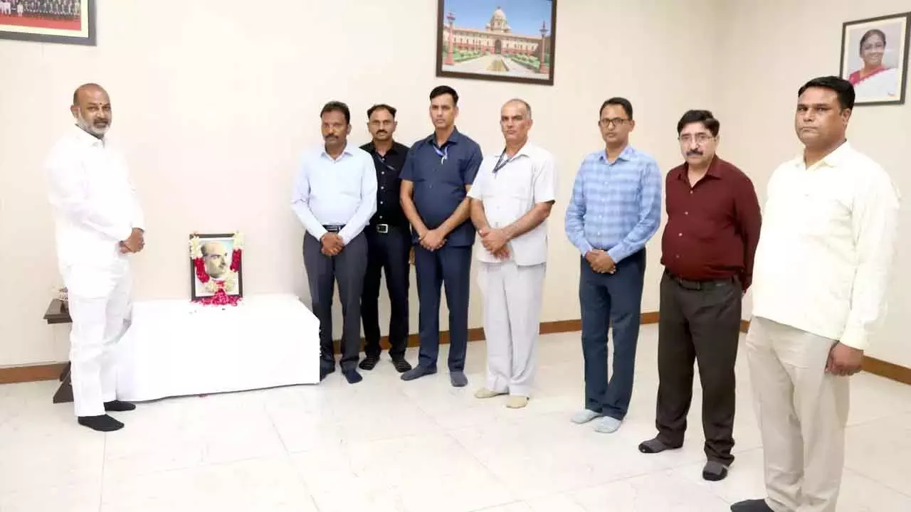 Andhra: श्यामा प्रसाद मुखर्जी, भारत के सच्चे नायक - केंद्रीय मंत्री बंदी संजय Andhra: श्यामा प्रसाद मुखर्जी, भारत के सच्चे नायक - केंद्रीय मंत्री बंदी संजय