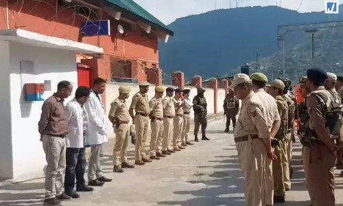 आपात स्थिति से निपटने की तैयारियों का लिया गया जायजा, सेना से लेकर मेडिकल स्टाफ तक ने किया अभ्यास आपात स्थिति से निपटने की तैयारियों का लिया गया जायजा, सेना से लेकर मेडिकल स्टाफ तक ने किया अभ्यास