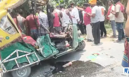 भीषण सड़क हादसा: ऑटो-पिकअप की आमने-सामने टक्कर, 4 की मौत, 4 गंभीर घायल भीषण सड़क हादसा: ऑटो-पिकअप की आमने-सामने टक्कर, 4 की मौत, 4 गंभीर घायल