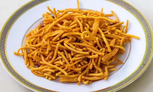 मसालेदारAloo Bhujia की आसान रेसिपी मसालेदारAloo Bhujia की आसान रेसिपी