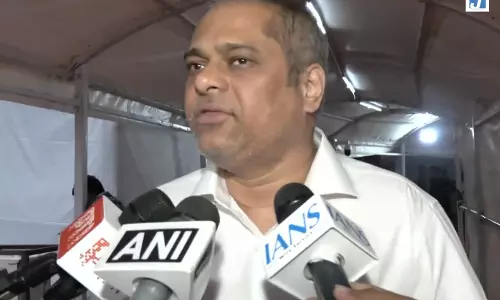 तारातला गोदाम हादसे के घायलों से मिले सुवेंदु अधिकारी तारातला गोदाम हादसे के घायलों से मिले सुवेंदु अधिकारी