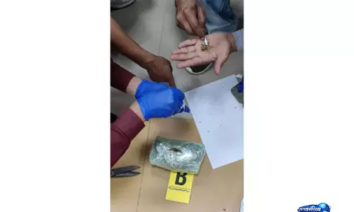 CISF ने इंफाल एयरपोर्ट पर सामान की जांच के दौरान 420 ग्राम संदिग्ध गांजा ज़ब्त किया CISF ने इंफाल एयरपोर्ट पर सामान की जांच के दौरान 420 ग्राम संदिग्ध गांजा ज़ब्त किया
