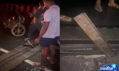 डोंगरगढ़ में बोरतलाव ब्रिज की गुणवत्ता पर सवाल, पहली बारिश में ही बीच से क्षतिग्रस्त डोंगरगढ़ में बोरतलाव ब्रिज की गुणवत्ता पर सवाल, पहली बारिश में ही बीच से क्षतिग्रस्त