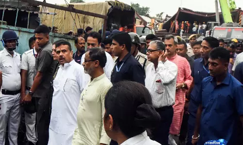 Kolkata गोदाम हादसा: शेड गिरने से मरने वालों की संख्या बढ़कर 5 हुई Kolkata गोदाम हादसा: शेड गिरने से मरने वालों की संख्या बढ़कर 5 हुई