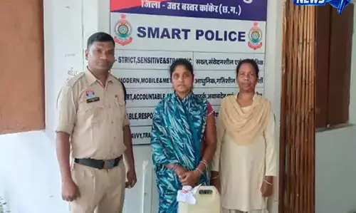 नरहरपुर में अवैध शराब पर पुलिस की कार्रवाई, दो महिलाओं से 18.5 लीटर महुआ शराब जब्त नरहरपुर में अवैध शराब पर पुलिस की कार्रवाई, दो महिलाओं से 18.5 लीटर महुआ शराब जब्त