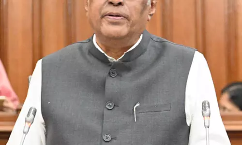भ्रष्टाचार खत्म करके राज्य के टैक्स रेवेन्यू को बढ़ाने पर ध्यान दिया जाएगा : बंगाल के वित्त मंत्री स्वपन दासगुप्ता भ्रष्टाचार खत्म करके राज्य के टैक्स रेवेन्यू को बढ़ाने पर ध्यान दिया जाएगा : बंगाल के वित्त मंत्री स्वपन दासगुप्ता