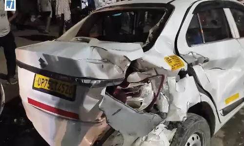 बड़ा सड़क हादसा: डीटीसी बस की चपेट में आए कई लोग, 5 की हालत गंभीर बड़ा सड़क हादसा: डीटीसी बस की चपेट में आए कई लोग, 5 की हालत गंभीर