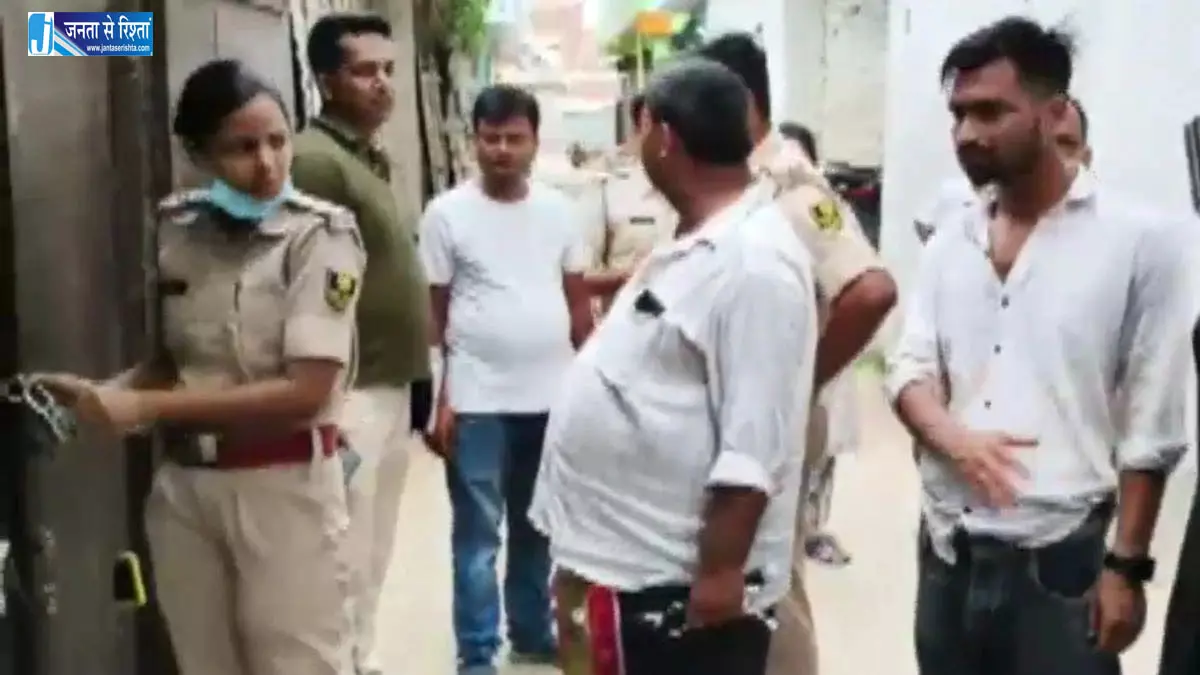जगह गेस्ट हाउस, टाइम 9 से 5, आती थी लड़कियां और महिलाएं, सेक्स रैकेट का भंडाफोड़ जगह गेस्ट हाउस, टाइम 9 से 5, आती थी लड़कियां और महिलाएं, सेक्स रैकेट का भंडाफोड़