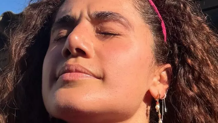Taapsee Pannu ने सिर्फ 60 मिनट में 275 बर्पीज, 200 सिट-अप्स और 150 पुश-अप्स किए Taapsee Pannu ने सिर्फ 60 मिनट में 275 बर्पीज, 200 सिट-अप्स और 150 पुश-अप्स किए