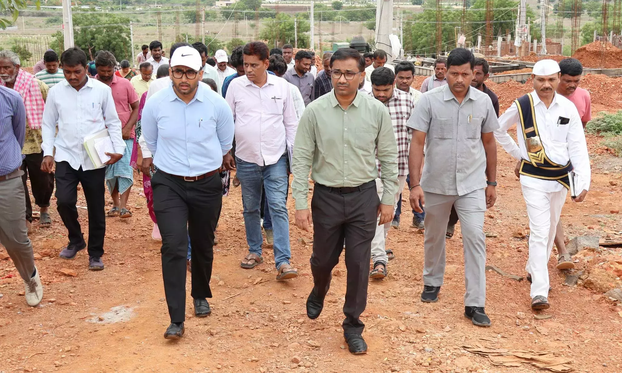 Telangana: खम्मम कलेक्टर का कहना है कि इंदिराम्मा मकान गरीबों के सपनों को हकीकत में बदल रहे हैं Telangana: खम्मम कलेक्टर का कहना है कि इंदिराम्मा मकान गरीबों के सपनों को हकीकत में बदल रहे हैं