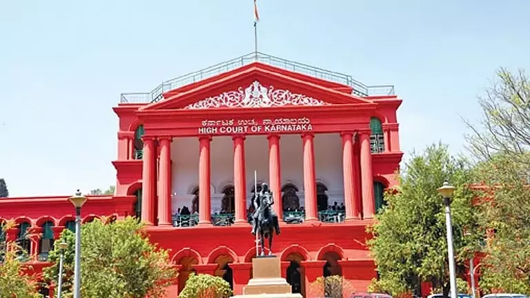 कर्नाटक HC ने DRDO कैंपस से 21 आवारा कुत्तों के गायब होने मामले की जांच को मंजूरी दी कर्नाटक HC ने DRDO कैंपस से 21 आवारा कुत्तों के गायब होने मामले की जांच को मंजूरी दी