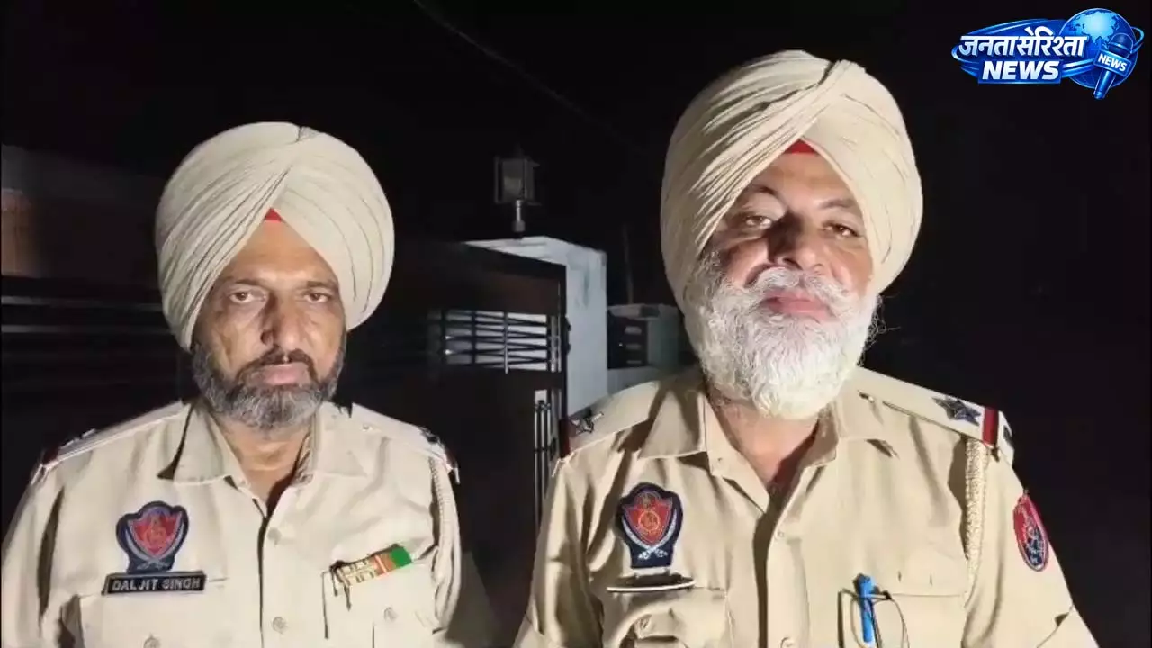 जमीन विवाद में रिश्तों का कत्ल! युवक ने चाची, चचेरे भाई और दोस्त को मारी गोली जमीन विवाद में रिश्तों का कत्ल! युवक ने चाची, चचेरे भाई और दोस्त को मारी गोली