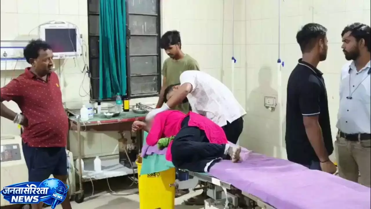 चचेरे भाई-बहन के प्रेम संबंध पर बवाल! पंचायत के फैसले के बाद सिर मुंडवाने और गांव निकाले का आरोप चचेरे भाई-बहन के प्रेम संबंध पर बवाल! पंचायत के फैसले के बाद सिर मुंडवाने और गांव निकाले का आरोप
