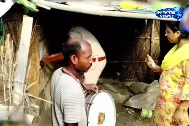 फरार आरोपी की तलाश तेज, घर पर नोटिस चस्पा फरार आरोपी की तलाश तेज, घर पर नोटिस चस्पा