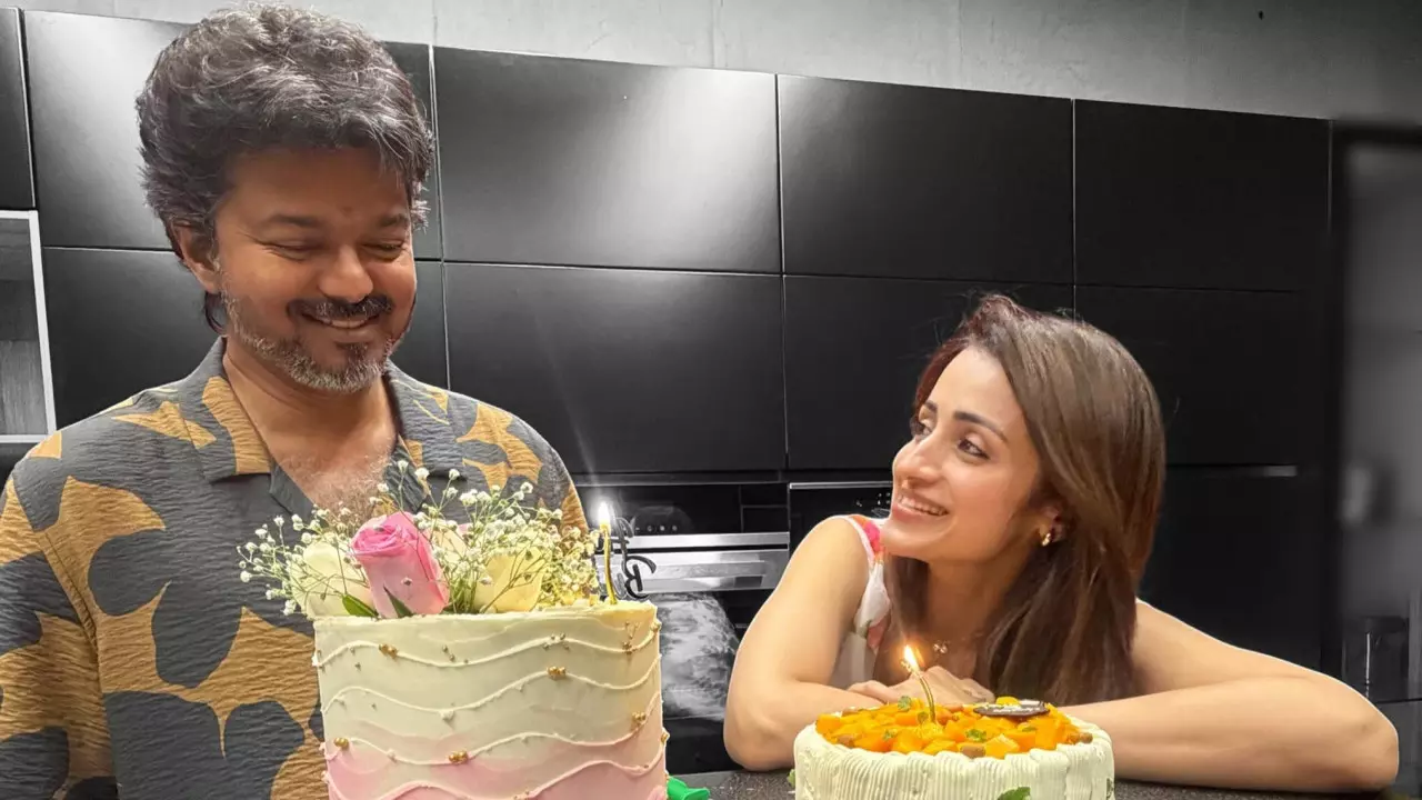 तृषा ने मुख्यमंत्री विजय को जन्मदिन की बधाई दी, अफवाहों पर लगा विराम तृषा ने मुख्यमंत्री विजय को जन्मदिन की बधाई दी, अफवाहों पर लगा विराम