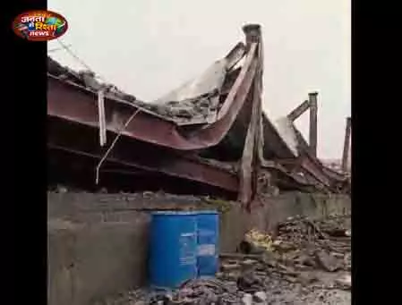 पश्चिम Kolkata हादसा, कई लोग फंसे होने की आशंका पश्चिम Kolkata हादसा, कई लोग फंसे होने की आशंका