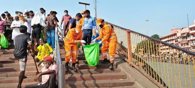 Haridwar: स्वच्छ और व्यवस्थित घाटों के लिए प्रशासन की बड़ी कार्रवाई Haridwar: स्वच्छ और व्यवस्थित घाटों के लिए प्रशासन की बड़ी कार्रवाई