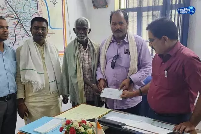 वर्षों बाद 5 परिवारों को 4-4 लाख की राहत राशि