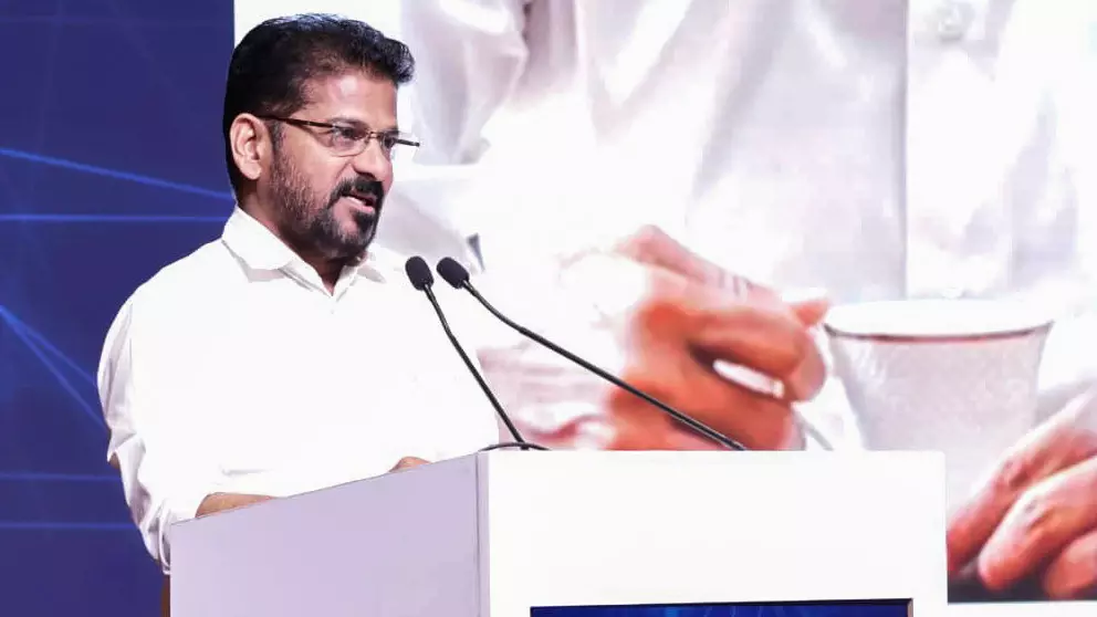 Telangana CM ने कांग्रेस नेताओं को SIR के मामले में लापरवाही न बरतने की चेतावनी दी Telangana CM ने कांग्रेस नेताओं को SIR के मामले में लापरवाही न बरतने की चेतावनी दी