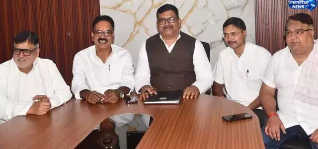 युवाओं के भविष्य पर उठी चिंता युवाओं के भविष्य पर उठी चिंता
