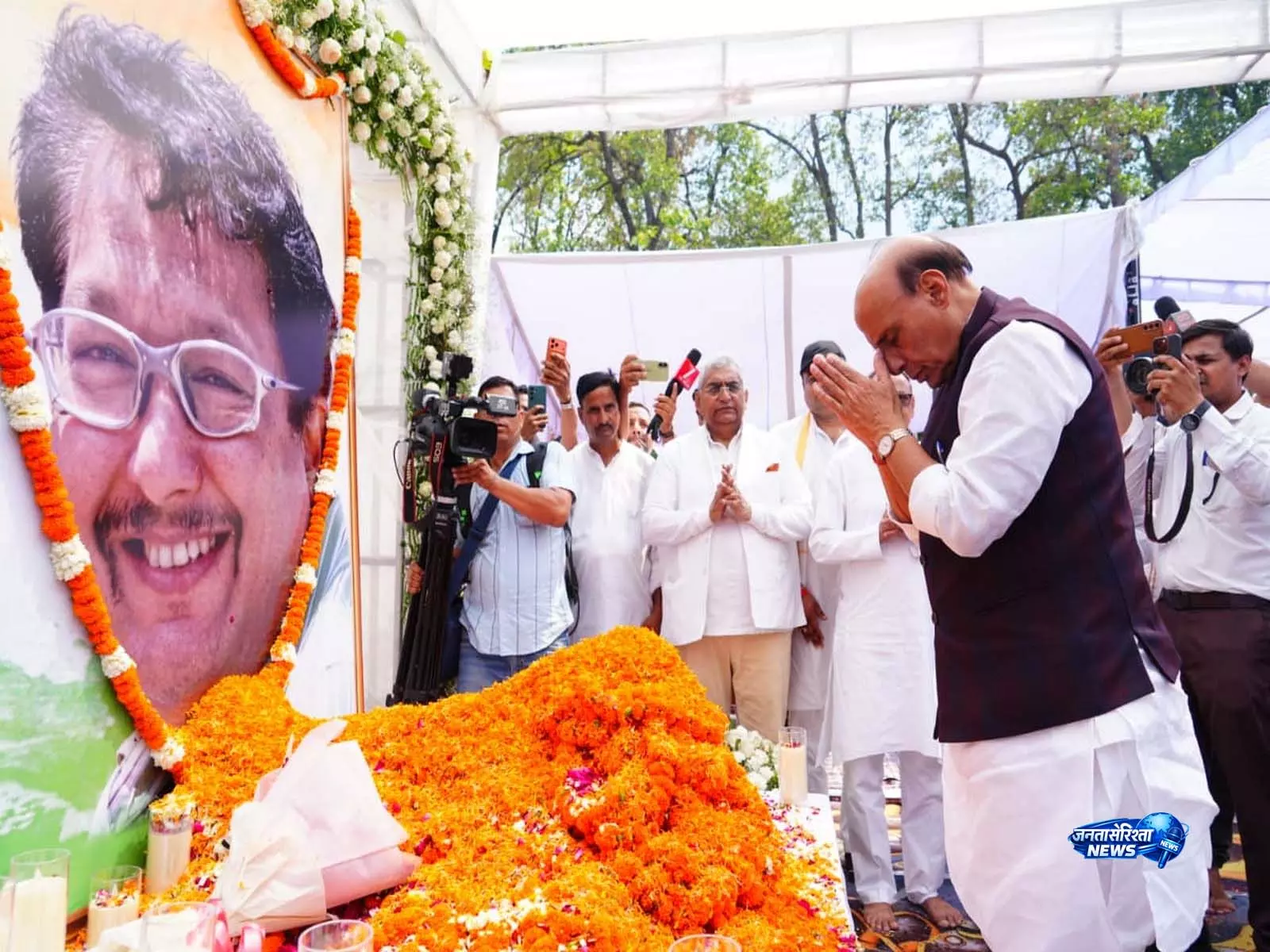 निशानेबाज जसपाल राणा की Tehravin में पहुंचे राजनाथ सिंह और सीएम धामी, दी भावभीनी श्रद्धांजलि निशानेबाज जसपाल राणा की Tehravin में पहुंचे राजनाथ सिंह और सीएम धामी, दी भावभीनी श्रद्धांजलि