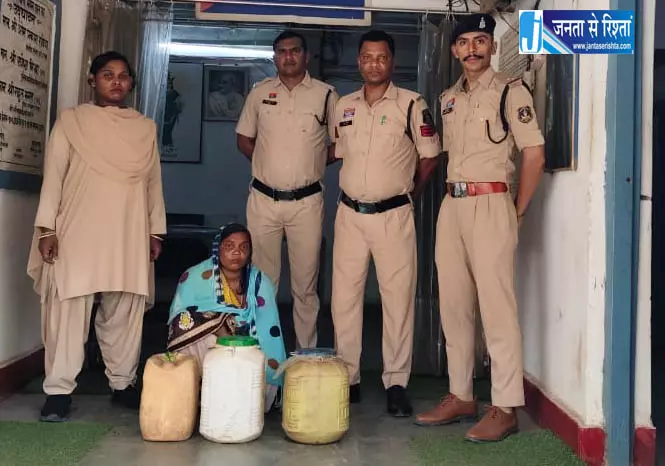 ठेले में देशी-अंग्रेजी शराब बेच रही महिला गिरफ्तार, पुलिस की बैक-टू-बैक कार्रवाई जारी ठेले में देशी-अंग्रेजी शराब बेच रही महिला गिरफ्तार, पुलिस की बैक-टू-बैक कार्रवाई जारी