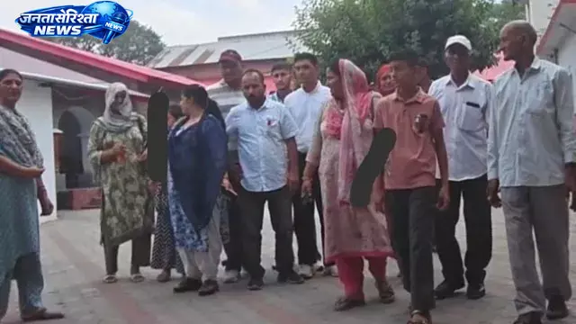 Kangra : निजी स्कूल पर छात्र की पिटाई का आरोप, परिजनों ने की कड़ी कार्रवाई की मांग Kangra : निजी स्कूल पर छात्र की पिटाई का आरोप, परिजनों ने की कड़ी कार्रवाई की मांग