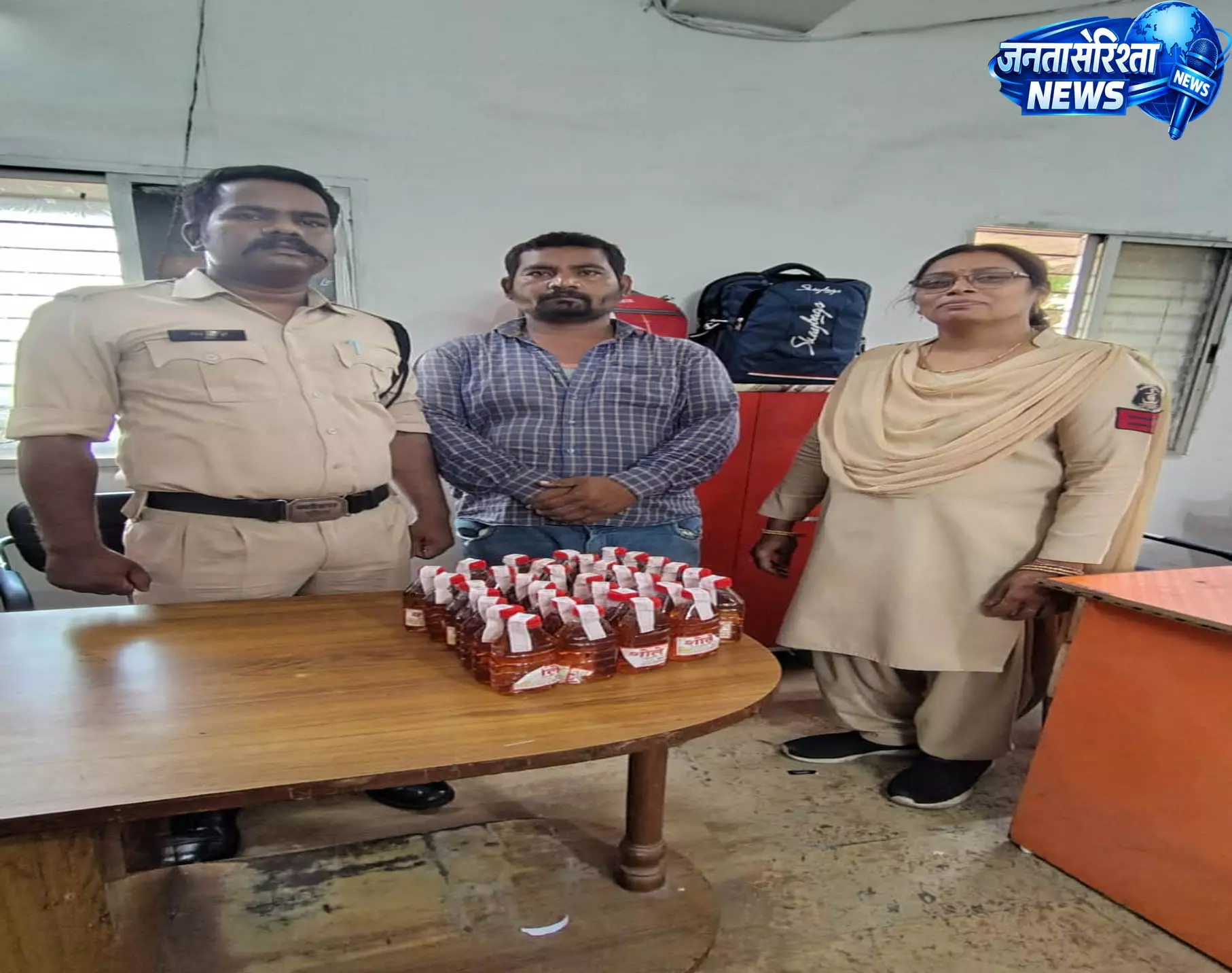 टिकरापारा पुलिस की बड़ी कार्रवाई, अवैध शराब के साथ आरोपी गिरफ्तार टिकरापारा पुलिस की बड़ी कार्रवाई, अवैध शराब के साथ आरोपी गिरफ्तार