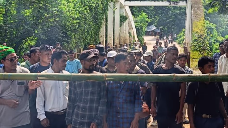 Tripura में पूर्व उग्रवादियों ने नाकेबंदी का आह्वान वापस लिया Tripura में पूर्व उग्रवादियों ने नाकेबंदी का आह्वान वापस लिया