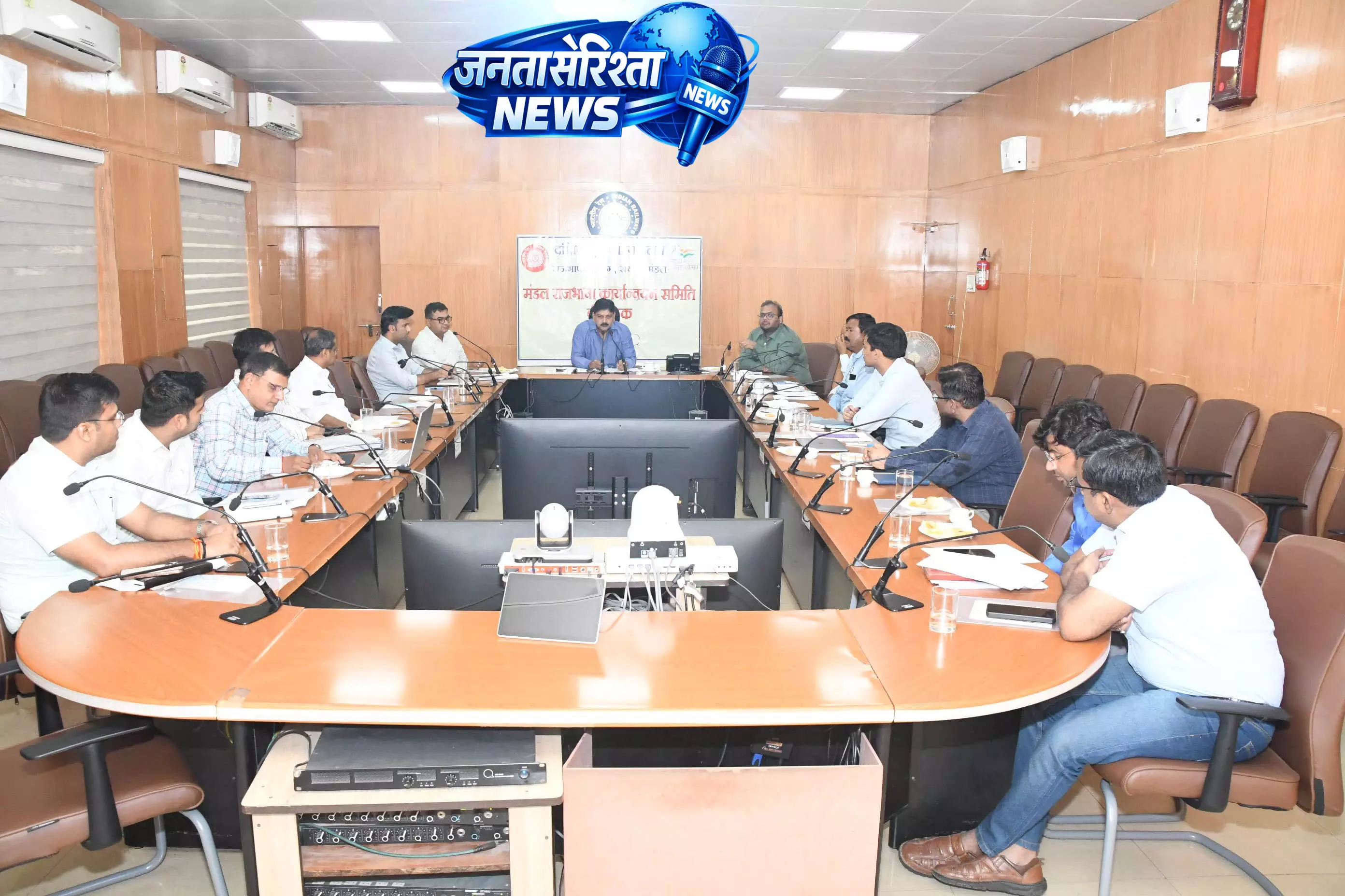 मंडल रेल प्रबंधक दयानंद की अध्यक्षता में मंडल राजभाषा कार्यान्वयन समिति मंडल रेल प्रबंधक दयानंद की अध्यक्षता में मंडल राजभाषा कार्यान्वयन समिति