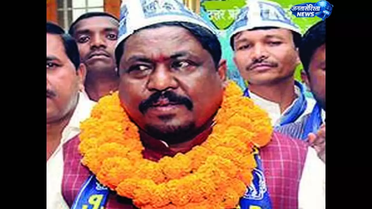 Jharkhand में बड़ी चोरी का मामला, छापेमारी तेज Jharkhand में बड़ी चोरी का मामला, छापेमारी तेज