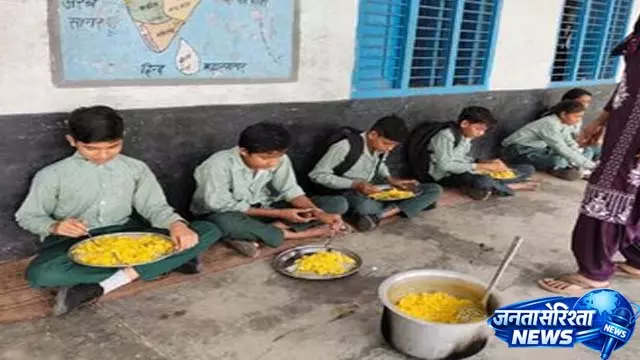 Himachal: स्कूलों में मिड डे मील के दौरान भेदभाव पर सख्ती, शिक्षा विभाग ने जारी किए कड़े निर्देश Himachal: स्कूलों में मिड डे मील के दौरान भेदभाव पर सख्ती, शिक्षा विभाग ने जारी किए कड़े निर्देश