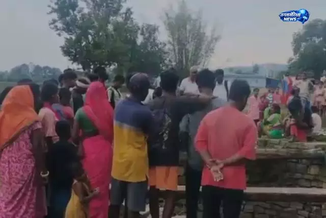 मां और दो मासूम बच्चों की कुएं में डूबने से मौत मां और दो मासूम बच्चों की कुएं में डूबने से मौत
