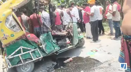 भीषण सड़क हादसा: ऑटो-पिकअप की आमने-सामने टक्कर, 4 की मौत, 4 गंभीर घायल भीषण सड़क हादसा: ऑटो-पिकअप की आमने-सामने टक्कर, 4 की मौत, 4 गंभीर घायल
