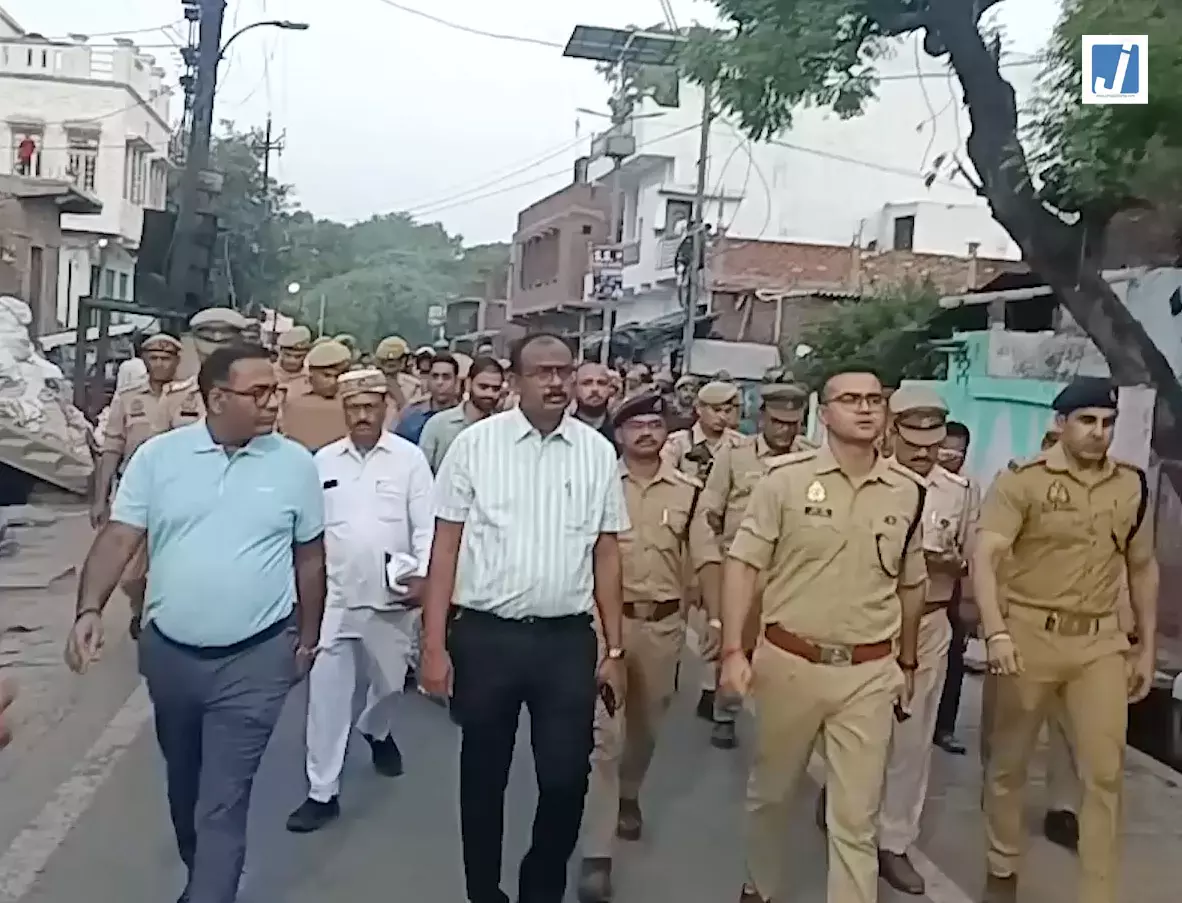 मुहर्रम से पहले फिरोजाबाद में फ्लैग मार्च मुहर्रम से पहले फिरोजाबाद में फ्लैग मार्च