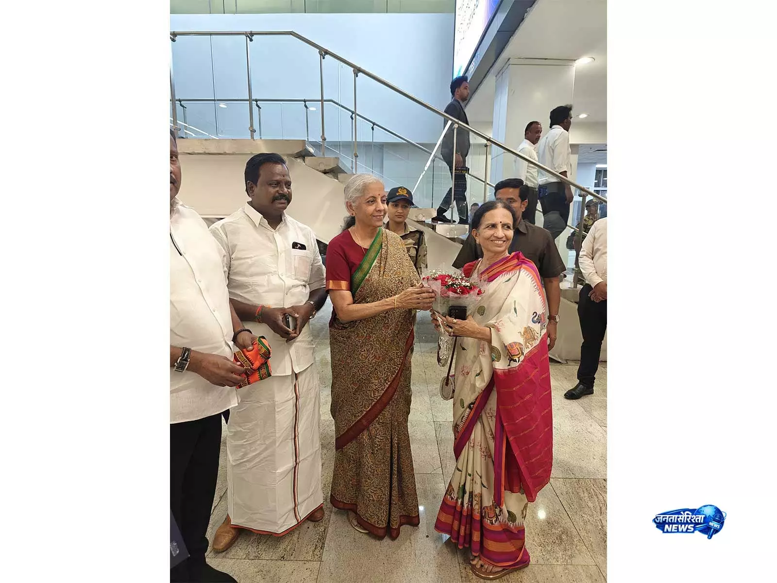 केंद्रीय वित्त मंत्री निर्मला सीतारमण Chennai पहुंचीं, दो दिवसीय तमिलनाडु और पुडुचेरी दौरा शुरू केंद्रीय वित्त मंत्री निर्मला सीतारमण Chennai पहुंचीं, दो दिवसीय तमिलनाडु और पुडुचेरी दौरा शुरू